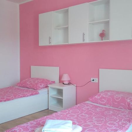 Apartmani "Lorenzo" Новаля Екстер'єр фото
