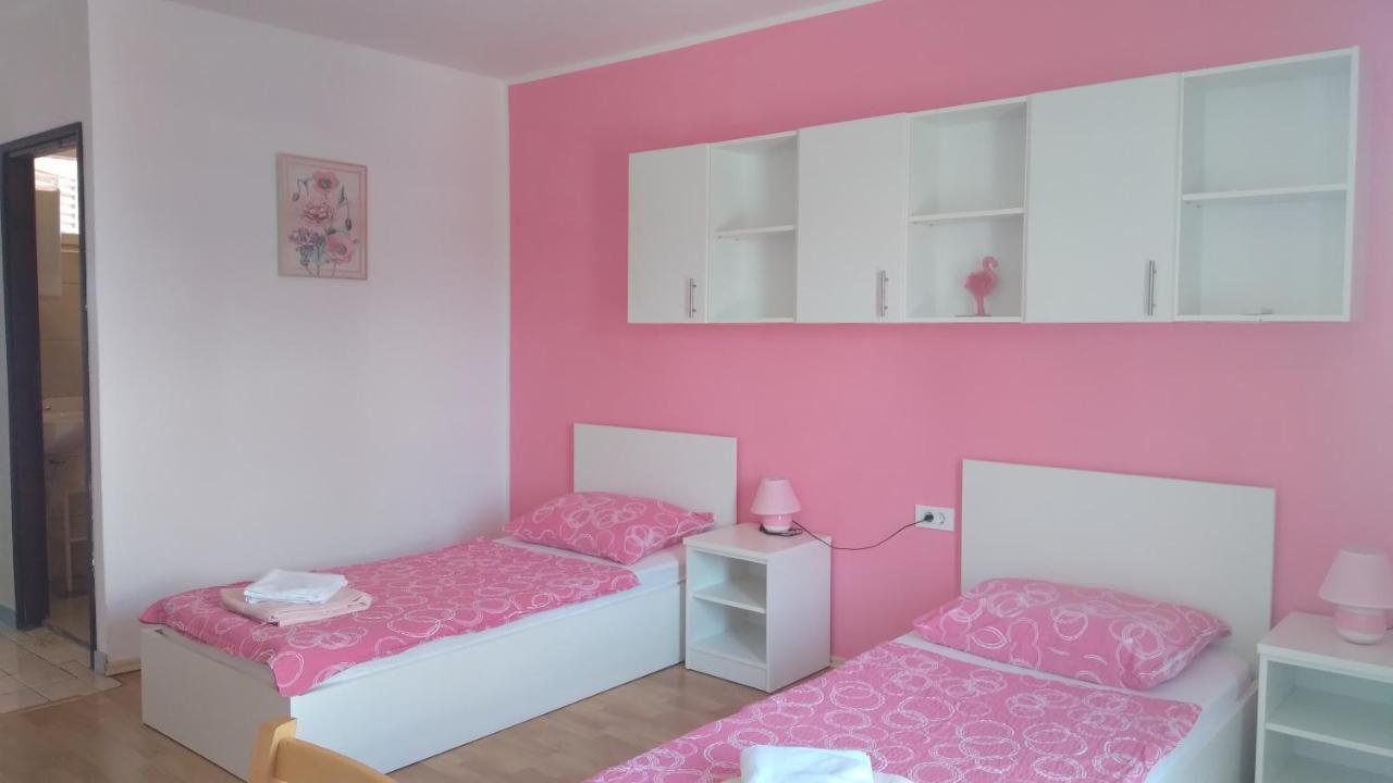 Apartmani "Lorenzo" Новаля Екстер'єр фото