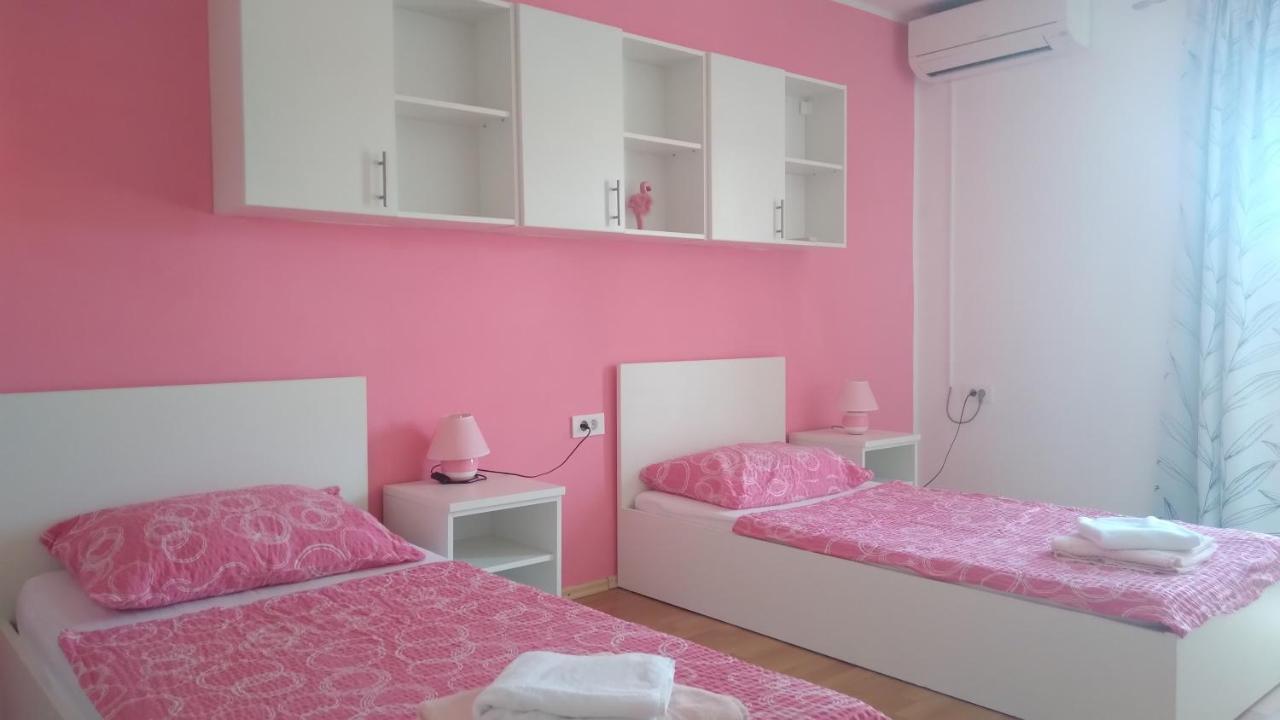 Apartmani "Lorenzo" Новаля Екстер'єр фото