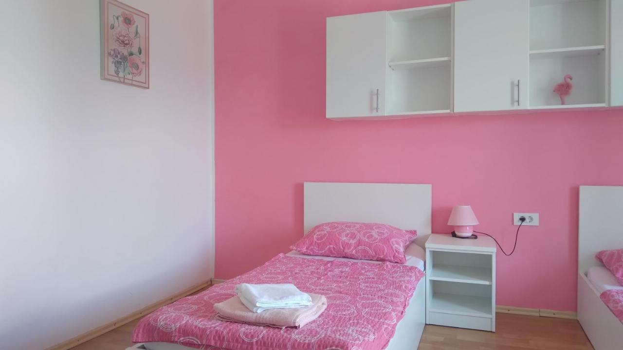 Apartmani "Lorenzo" Новаля Екстер'єр фото