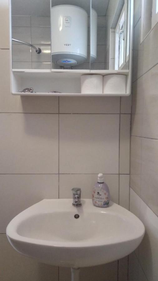 Apartmani "Lorenzo" Новаля Екстер'єр фото