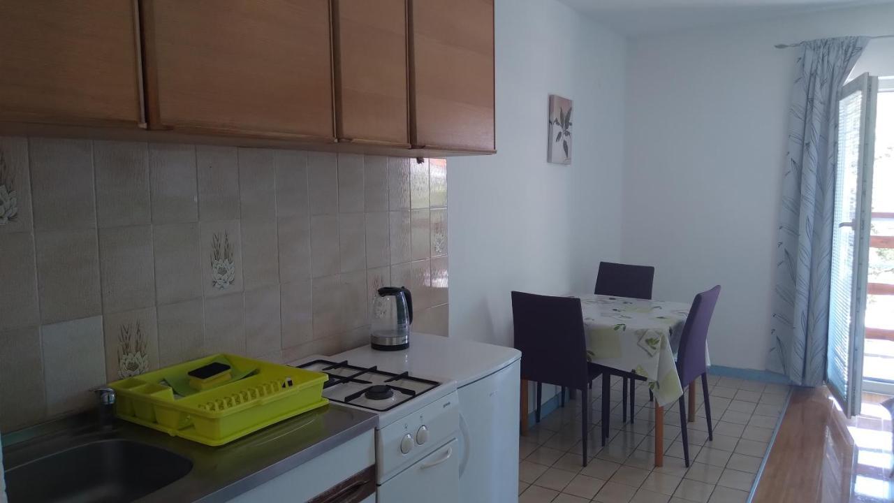 Apartmani "Lorenzo" Новаля Екстер'єр фото
