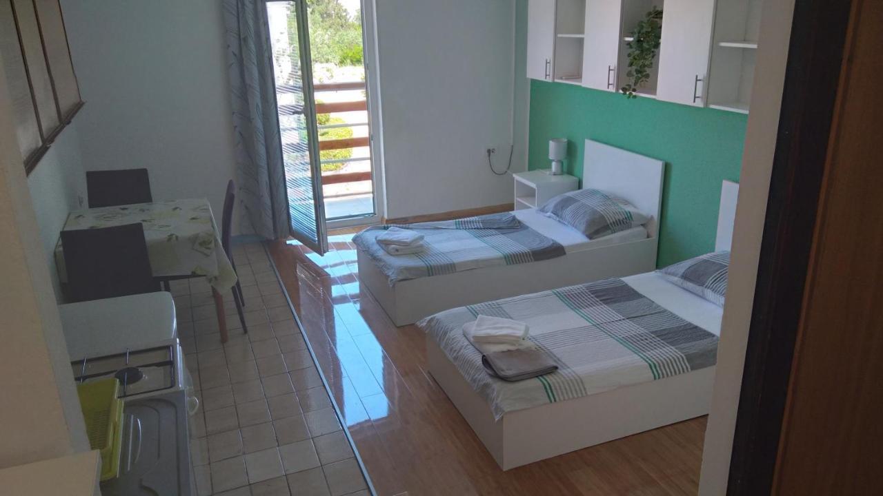 Apartmani "Lorenzo" Новаля Екстер'єр фото