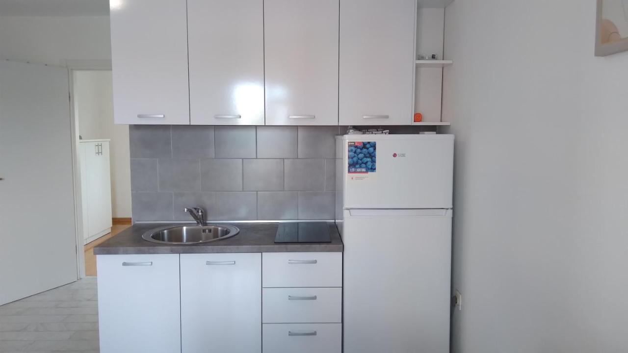 Apartmani "Lorenzo" Новаля Екстер'єр фото