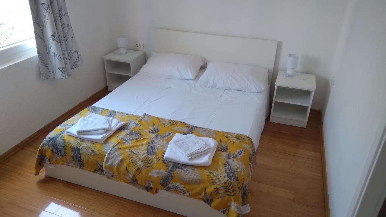 Apartmani "Lorenzo" Новаля Екстер'єр фото