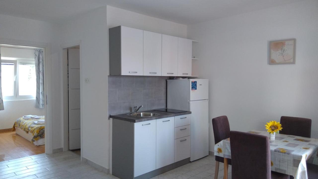 Apartmani "Lorenzo" Новаля Екстер'єр фото